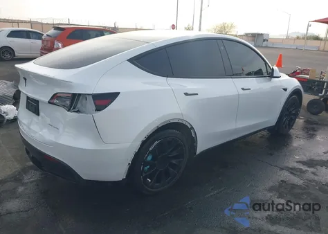 2022 Tesla Model Y Long Range Dual Motor All-Wheel Drive z USA, uszkodzony, nr VIN 7SAYGDEE6NF480132